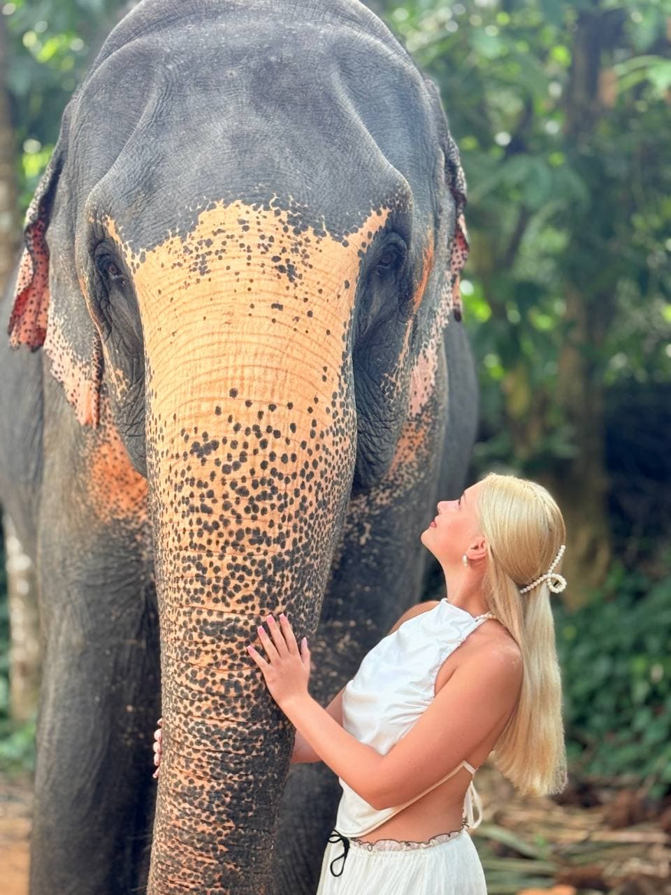 Travelers enjoying a beautiful Sri Lankan destination in March